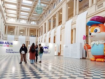 juego, color y precision: la plata exhibe la muestra 40 anos de vacaciones de andres compagnucci