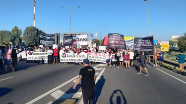 Uno de los cortes en la empresa Panamericana por el conflicto en Lustramax.&nbsp;
