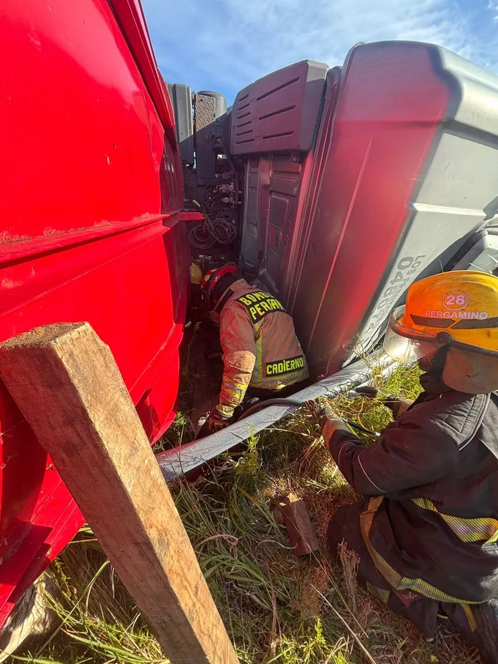 Camión accidentado en Pergamino.