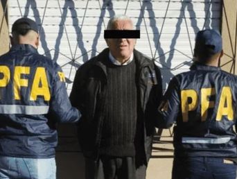 Raúl Paz vivió cuatro años en la clandestinidad, evadido de la Justicia, tras apuñalar a un amigo y huir de la escena criminal. Raúl Paz vivió cuatro años en la clandestinidad, evadido de la Justicia, tras apuñalar a un amigo y huir de la escena criminal.