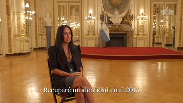 Miriam Fernández, hija de desaparecidos, da su testimonio en el video del Gobierno.