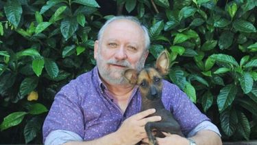 El doctor Juan Enrique Romero dirige la Diplomatura Superior en el Vínculo Humano Animal que ofrece la UNAJ.