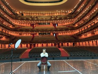 El reconocido bailarín platense Iñaki Urlezaga vuelve al Teatro Argentino con una única función de El último Aplauso.&nbsp;