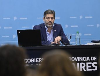 El ministro de Gobierno bonaerense, Carlos Bianco, en conferencia de prensa. (X @Kicillofok) El ministro de Gobierno bonaerense, Carlos Bianco, en conferencia de prensa. (X @Kicillofok)