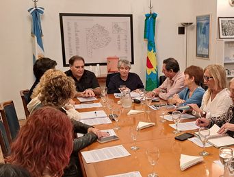 Flavia Terigi, Javier Alonso y representantes del Frente de Unidad Docente Bonaerense (FUDB). Flavia Terigi, Javier Alonso y representantes del Frente de Unidad Docente Bonaerense (FUDB).