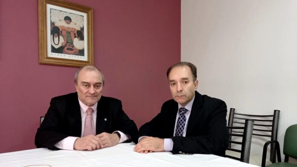 El presidente de la Delegación Trenque Lauquen el Consejo, Alejandro Piñero, y el presidente del Consejo provincial, Dr. Hugo Giménez