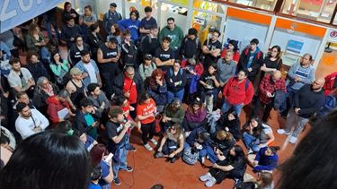 La asamblea había sido convocada para debatir, de modo similar a lo que ocurrió en otras casas de altos estudios del país, cómo continuar la protesta.