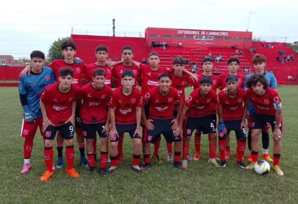 Equipo de la Séptima división del club Defensores de Cambaceres. (Facebook/Tribuna Roja)