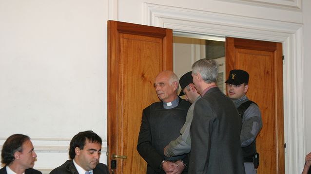 El sacerdote católico Christian Von Wernich fue condenado en 2007 a reclusión perpetua. El sacerdote católico Christian Von Wernich fue condenado en 2007 a reclusión perpetua.