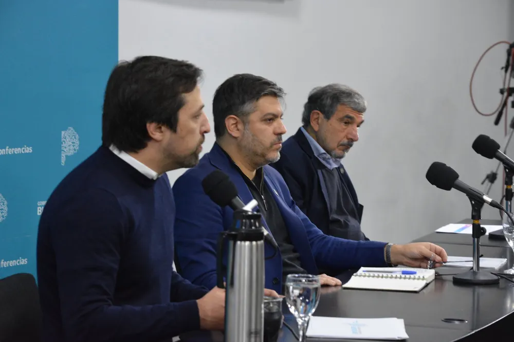 El ministro de Gobierno, Carlos Bianco, junto a Nicolás Kreplak y Roberto Salvarezza.