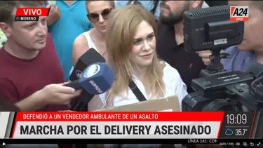 La diputada de La Libertad Avanza, Lilia Lemoine, presente en la movilización frente a la municipalidad de Moreno para repudiar el crimen de Lucas Aguilar. (Imagen de TV)