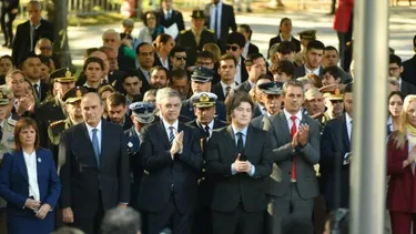 Milei, Jorge Macri y otros funcionarios en el acto por el 43º aniversario del inicio del conflicto armado con el Reino Unido por las Islas Malvinas. (Noticias Argentinas)