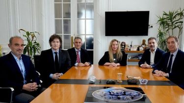 El presidente Javier Milei con referentes de la LLA y del PRO, como Cristian Ritondo.