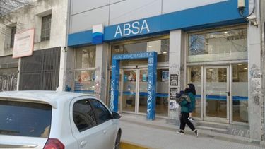 Diarios Bonaerenses | La sede de ABSA en La Plata. (Agencia DIB)