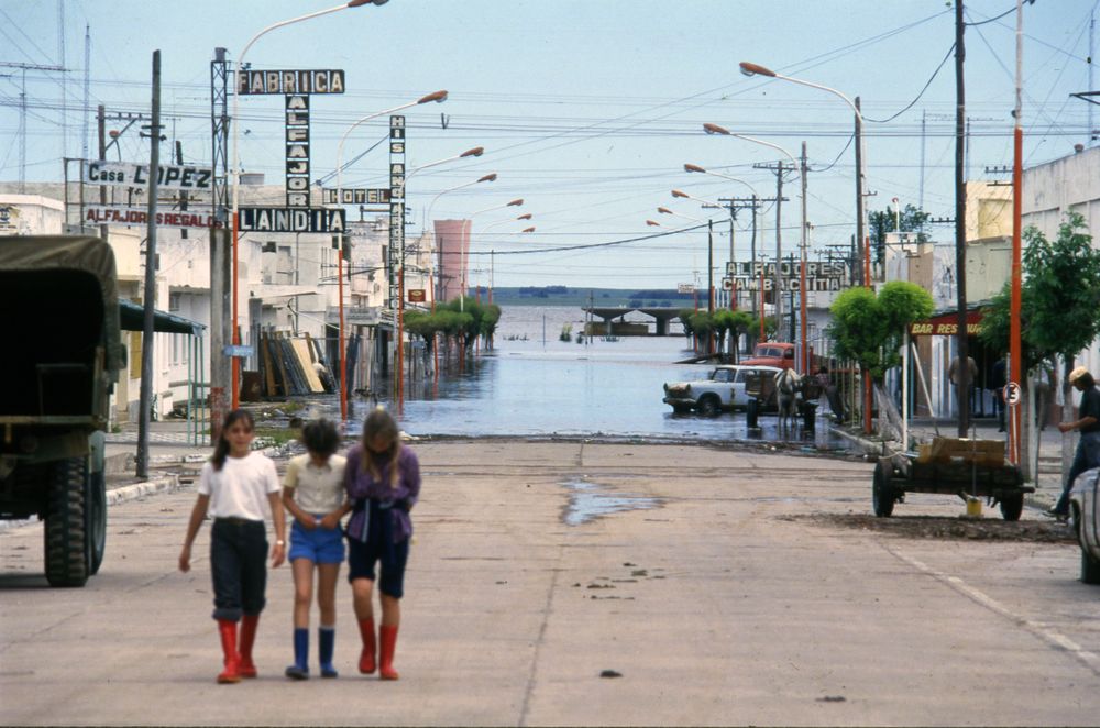 1985 Evacuación Epecuen revista Gente (3)