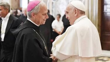 Robert Prevost junto al papa Francisco. (Archivo)