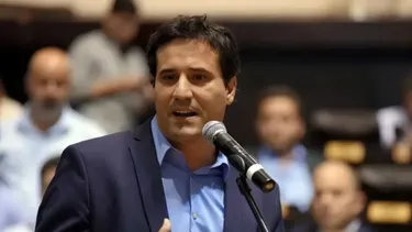 El senador Maxi Abad.