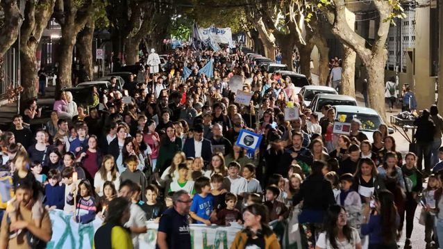 Masiva movilización en La Plata para exigir al gobierno nacional el cumplimiento de la Ley de Financiamiento universitario.&nbsp;