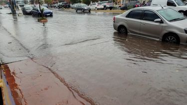 Fuertes precipitaciones afectaron este martes a la ciudad de Mar del Plata y el SMN mantiene la alerta naranja por tormentas.&nbsp;