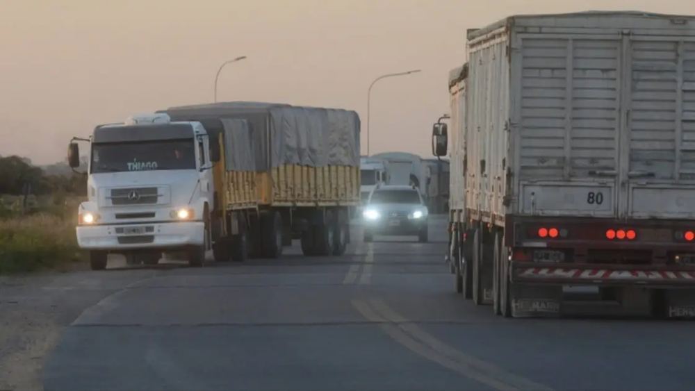 Las entidades del sector agroexportador repudiaron las medidas de fuerza que llevan adelante transportistas autoconvocados. Las entidades del sector agroexportador repudiaron las medidas de fuerza que llevan adelante transportistas autoconvocados.