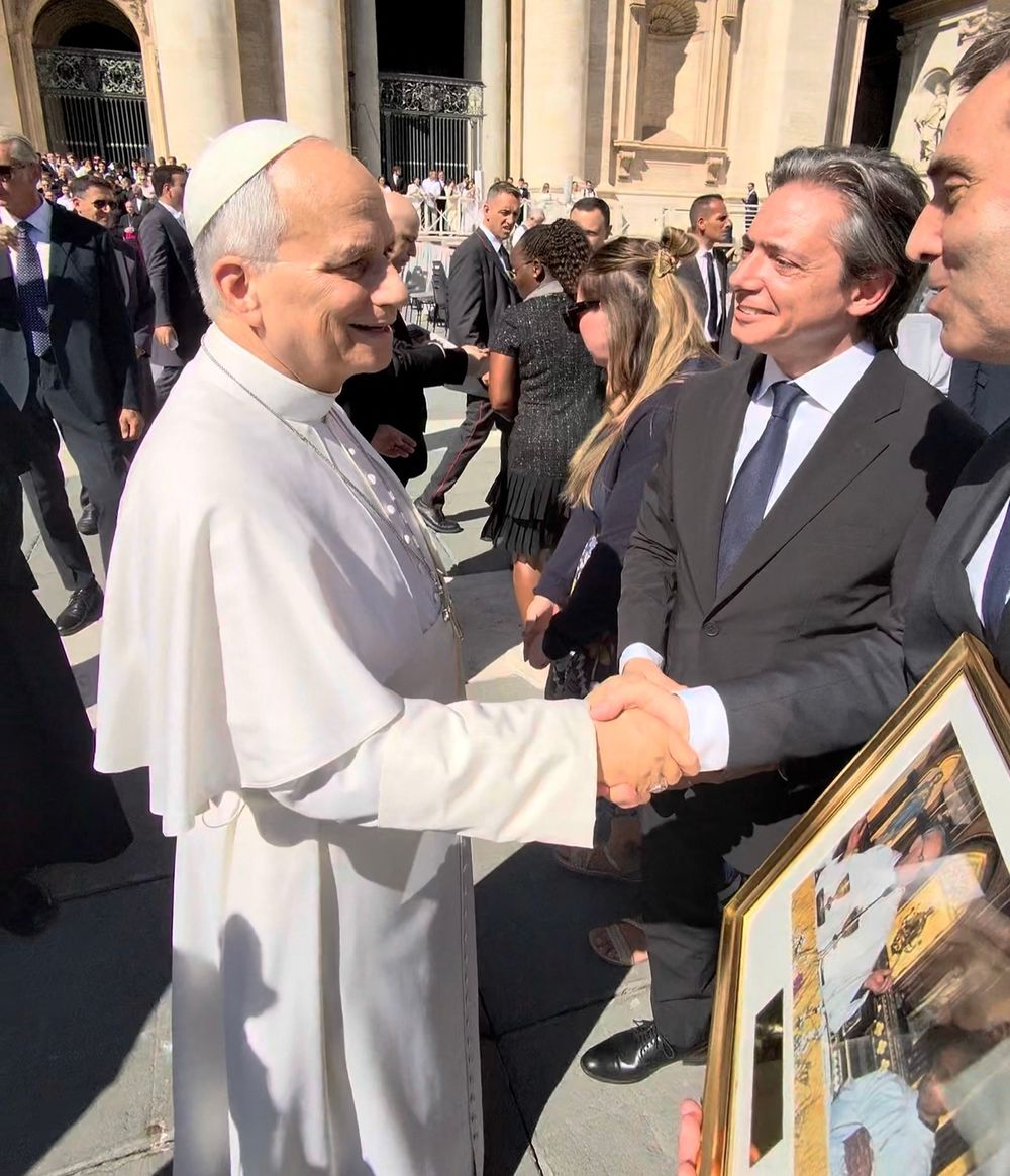 Del saludo en la Plaza San Pedro también participó Christian Asinelli, vicepresidente de la CAF.