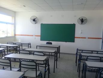 Un aula de una escuela vacía. Un aula de una escuela vacía.