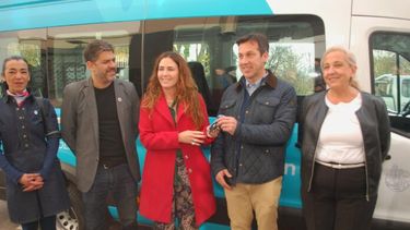 Bianco junto a la presidenta del Puerto, Jimen a López (de rojo) y el intendente  Arturo Rójas. A la izLa de la izquierda, la  Andrea Cáceres, concejal y a la derecha de la imagen la secretaria de Salud del municipio, Andrea Perestiuk