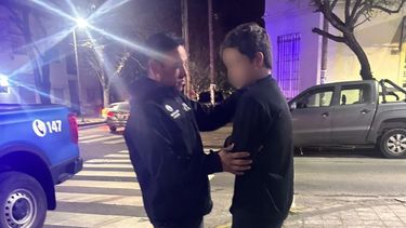 El momento en el que la Patrulla Municipal encuentra a “Goyo” Morgante. (Municipalidad de La Plata)