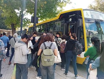 El incremento en el boleto busca compensar la suba del combustible. El incremento en el boleto busca compensar la suba del combustible.