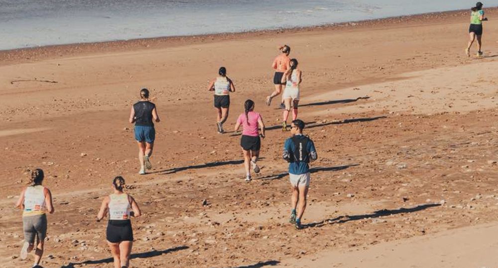 A correr por las playas de Necochea, en un fin de semana deportivo.