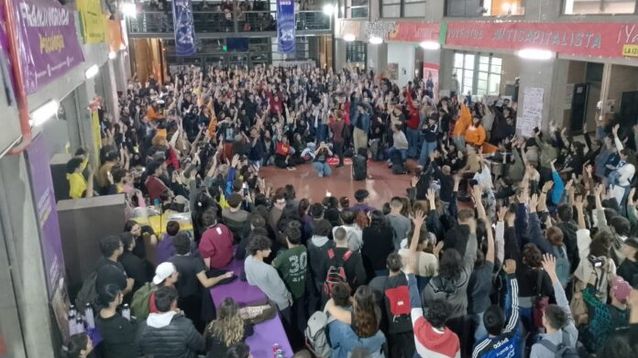 La comunidad universitaria de todo el país profundiza por estas horas su plan de lucha luego de que la Cámara de Diputados convalidara el veto a la Ley de Financiamiento.