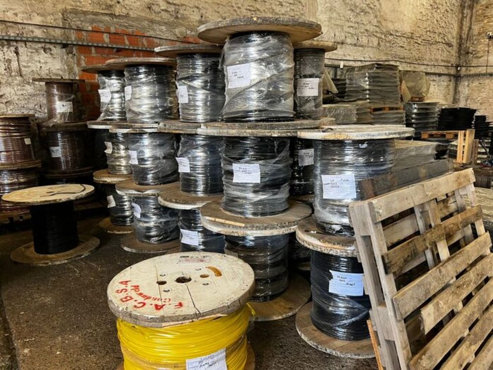 Parte del millonario botín secuestrado por la Policía. (Policía Bonaerense)