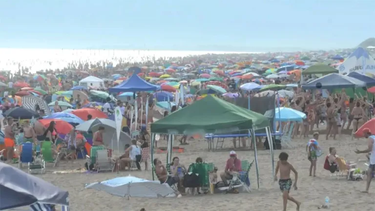 Según quienes aprobaron la ordenanza en Monte Hermoso, los gazebos dificultan la tarea de los guardavidas.