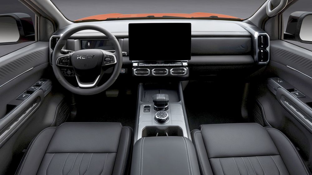 El interior de la Rely R8.
