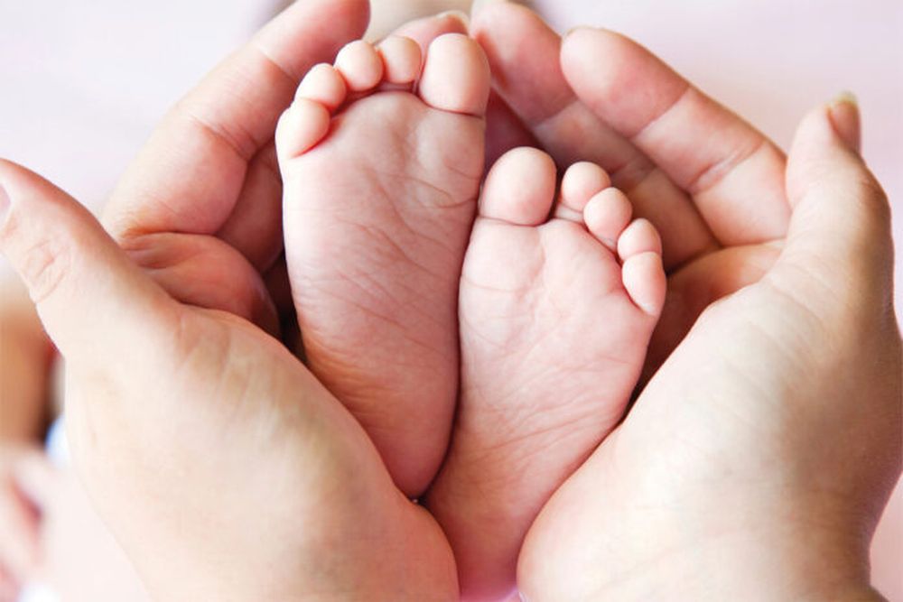 La extracción de gotas de sangre del talón permite detectar a tiempo entre 6 y 8 enfermedades congénitas y tomar medidas para prevenir daños graves e irreversibles.