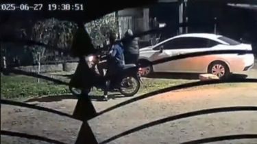 La secuencia del intento de robo quedó grabada en una cámara de seguridad del municipio.