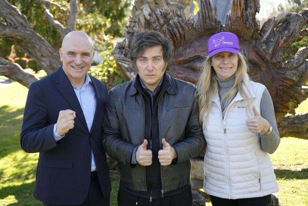 El presidente Javier Milei con José Luis Espert y su hermana Karina.&nbsp;