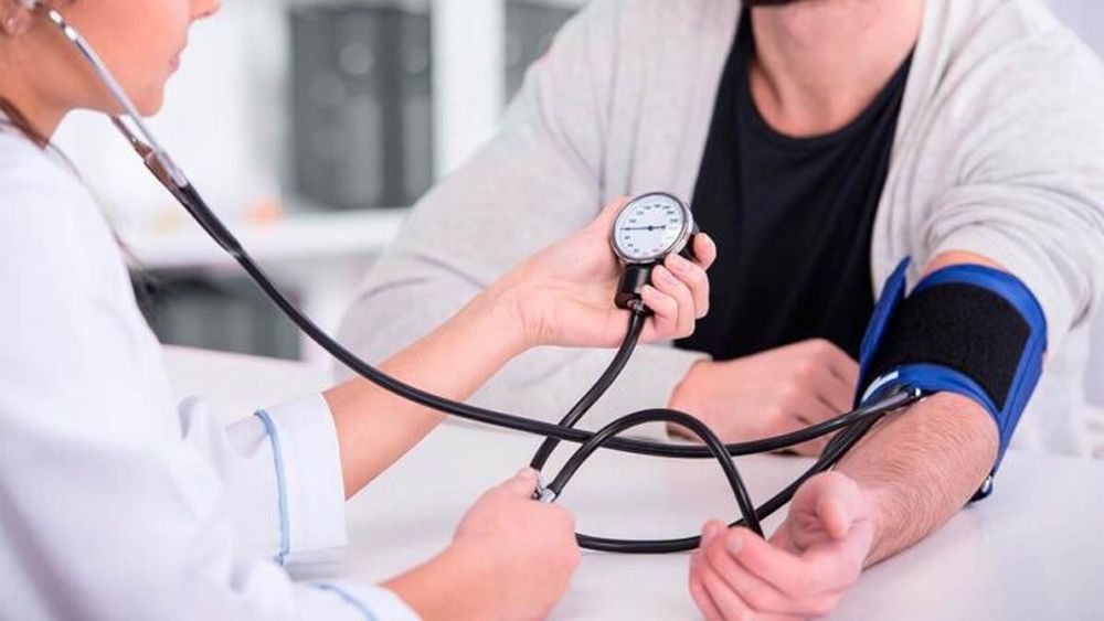 En etapas iniciales de la hipertensión, la persona carece de sintomatología.