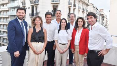 Manes con los diputados de la provincia de su espacio.