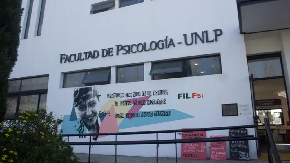 La Facultad de Psicología de la Universidad Nacional de La Plata. La Facultad de Psicología de la Universidad Nacional de La Plata.