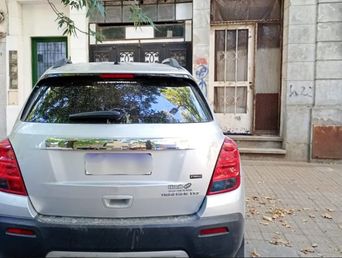 La camioneta en la que circulaba el sujeto ofreciendo caramelos a menores de edad. La camioneta en la que circulaba el sujeto ofreciendo caramelos a menores de edad.