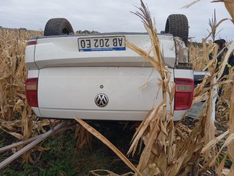 Volcó una camioneta cerca de De la Garma. Volcó una camioneta cerca de De la Garma.