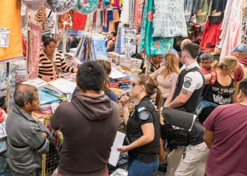 Un operativo en La Salada.