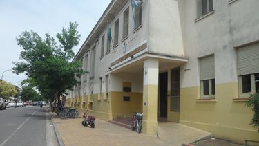 La Escuela de Educación Secundaria Técnica Nro 1 Mariano Moreno de Chivilcoy.
