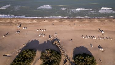 Una vista aérea de la playa de Cariló. 