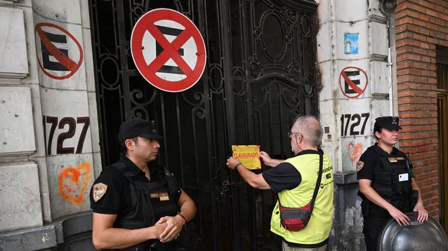 La Policía de la Ciudad en el edificio recuperado.
