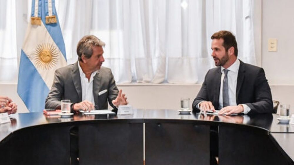 Mercedes Benz invertirá 110 millones de dólares en Zárate. - Economía -