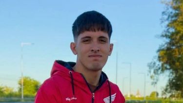 El joven Maximiliano Alisandroni, de 20 años, se descompensó en un partido y falleció. (Facebook)