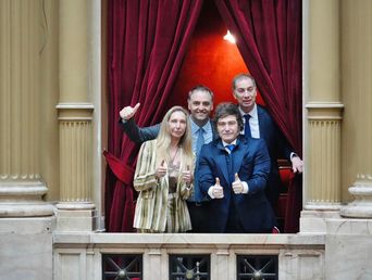 El presidente Javier Milei junto a su hermana Karina, Secretaria General de la Presidencia; el Jefe de Gabinete, Manuel Adorni; y el ministro del Interior, Diego Santilli. El presidente Javier Milei junto a su hermana Karina, Secretaria General de la Presidencia; el Jefe de Gabinete, Manuel Adorni; y el ministro del Interior, Diego Santilli.
