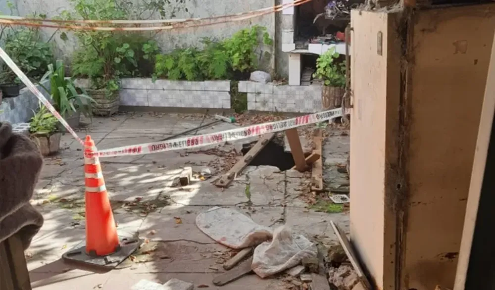 El pozo donde cayó la mujer fallecida. (0221)